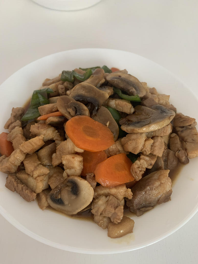 冬笋炒蘑菇炒五花肉炒大蒜炒胡萝卜