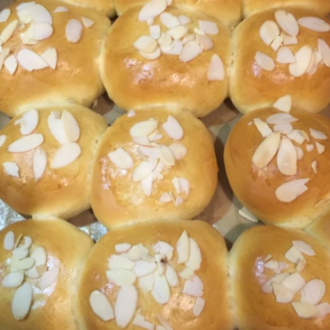 大人小孩都爱不释口的【蜂蜜牛奶小餐包】