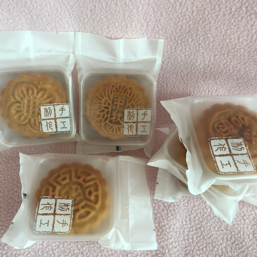 广式月饼—蛋黄莲蓉月饼