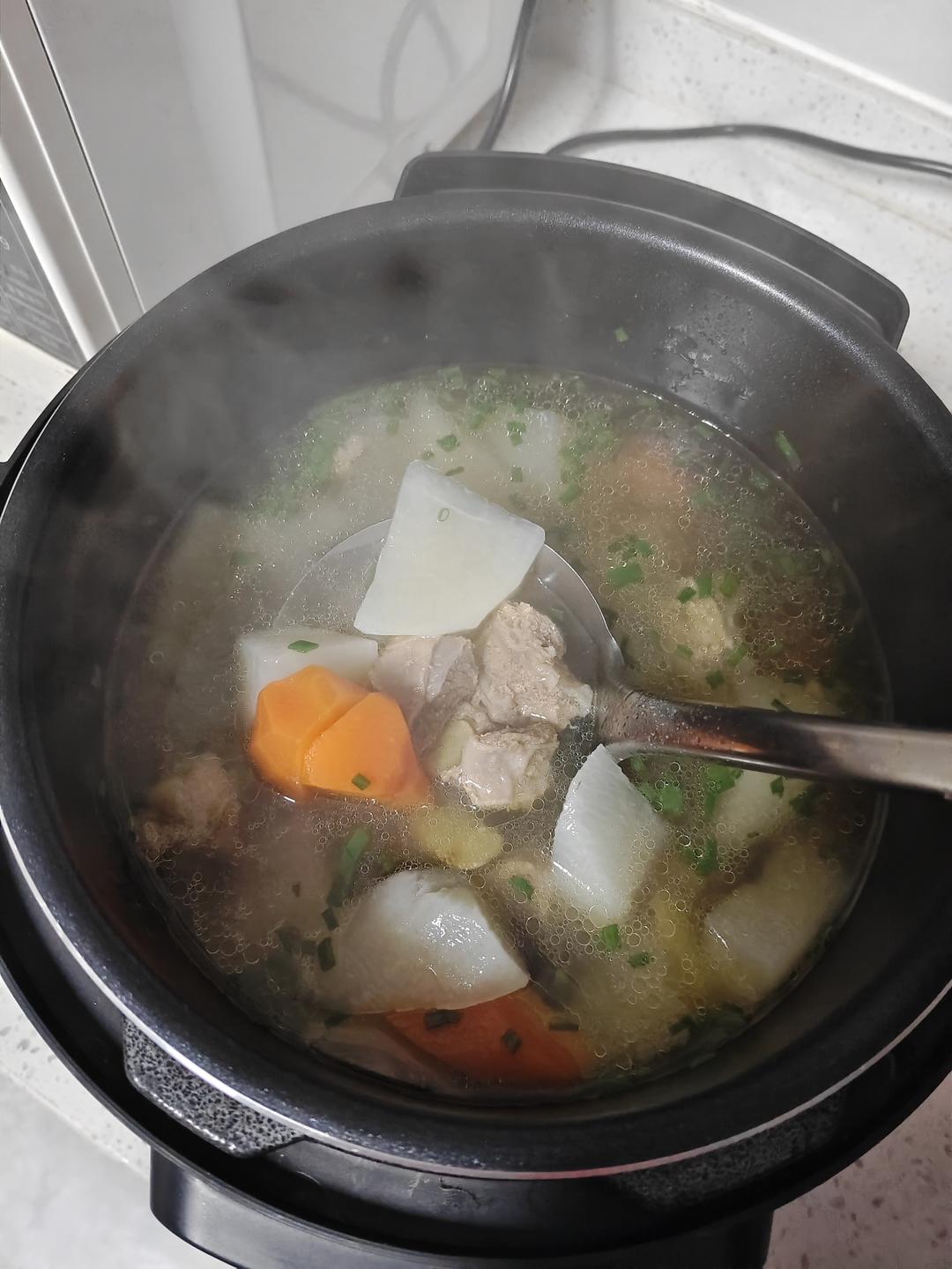 冬日限定——清炖萝卜牛腩（照例附蘸料）