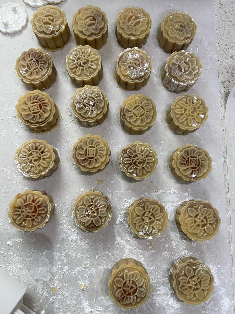 广式月饼—蛋黄莲蓉月饼