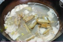 杏鲍菇黄豆芽蛏子汤的做法 步骤6