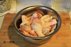 Coq au Vin(红酒焖鸡）的做法 步骤1