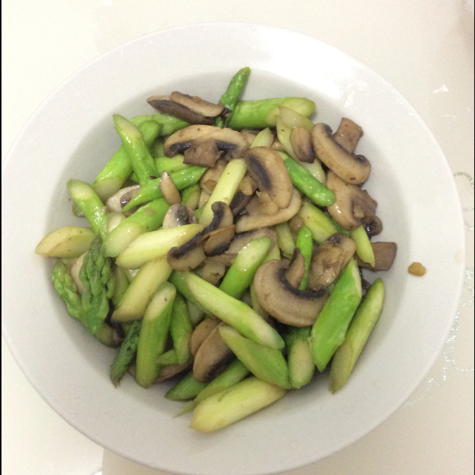 芦笋炒蘑菇