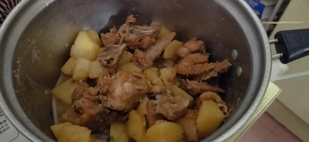 薯仔焖鸡