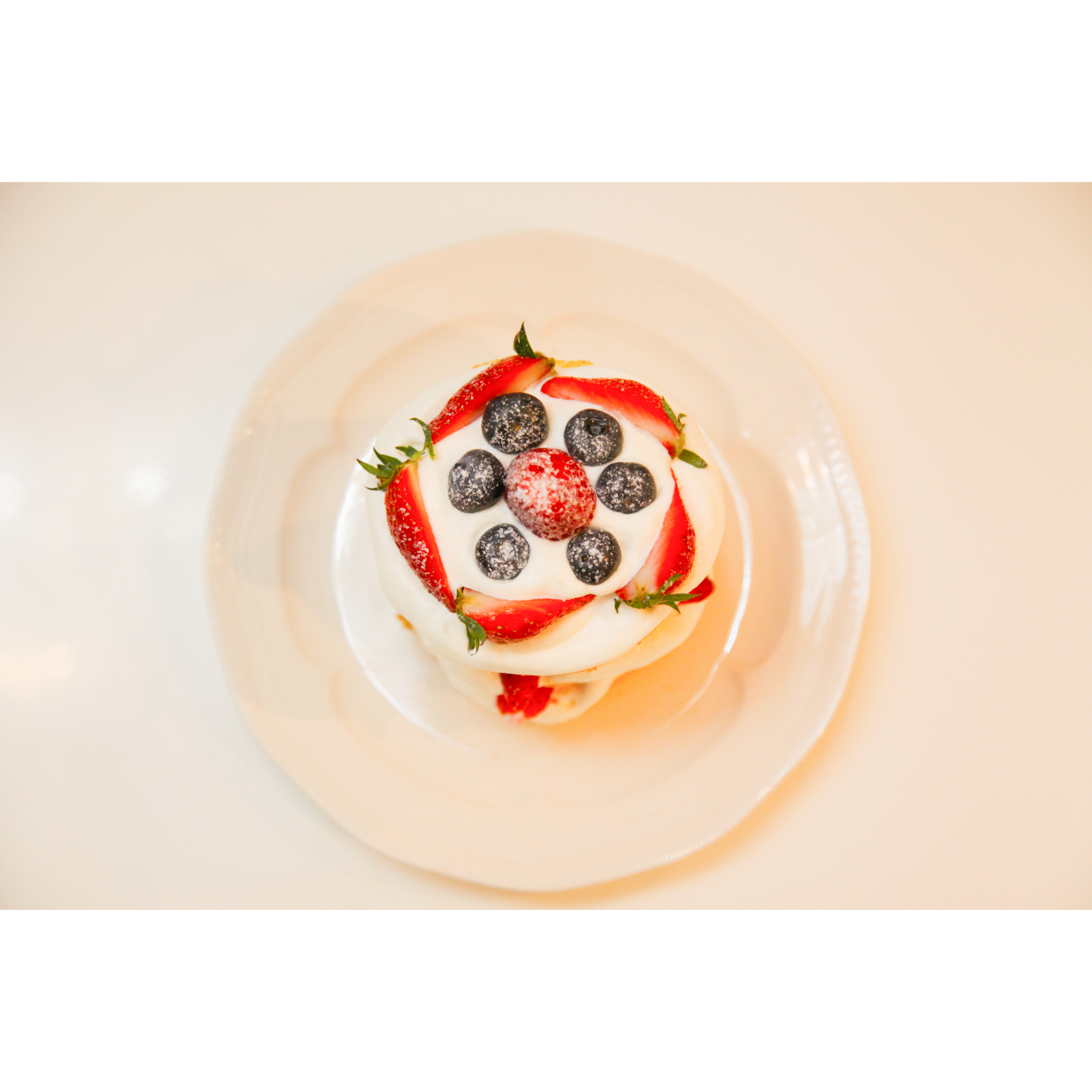 时下流行的鲜奶油戚风裸蛋糕