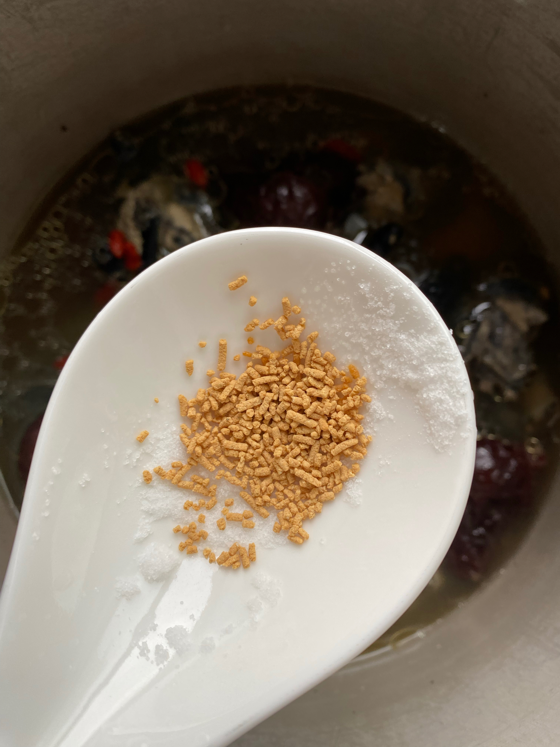红枣枸杞乌鸡汤的做法 步骤4