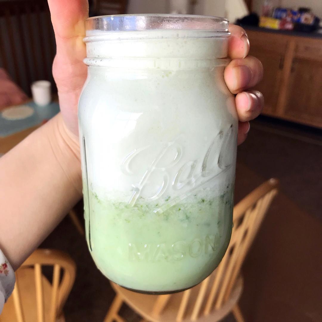 菠菜香蕉奶昔