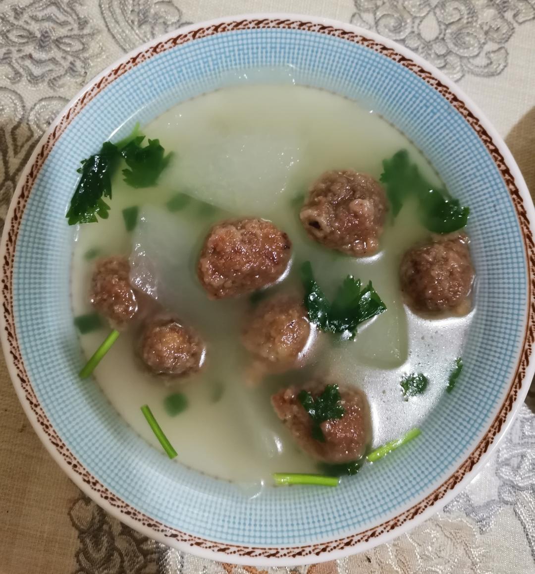 巨鲜美的冬瓜丸子汤