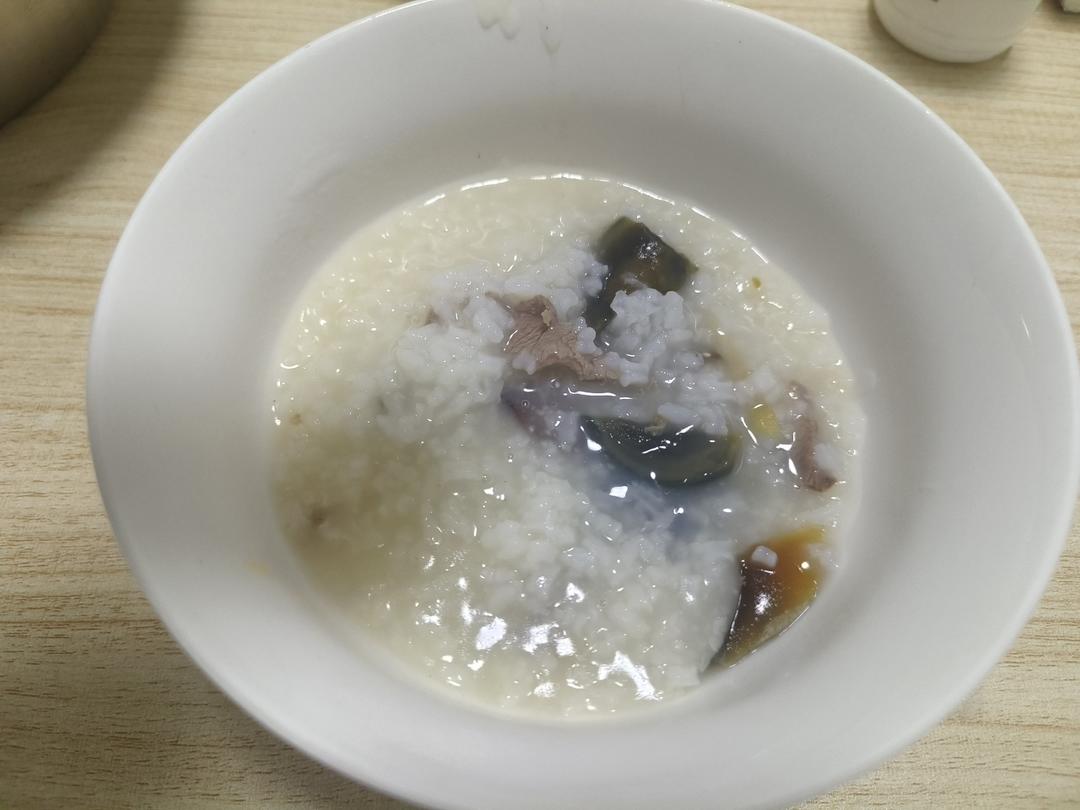 堂妈小厨——超好喝的皮蛋瘦肉粥