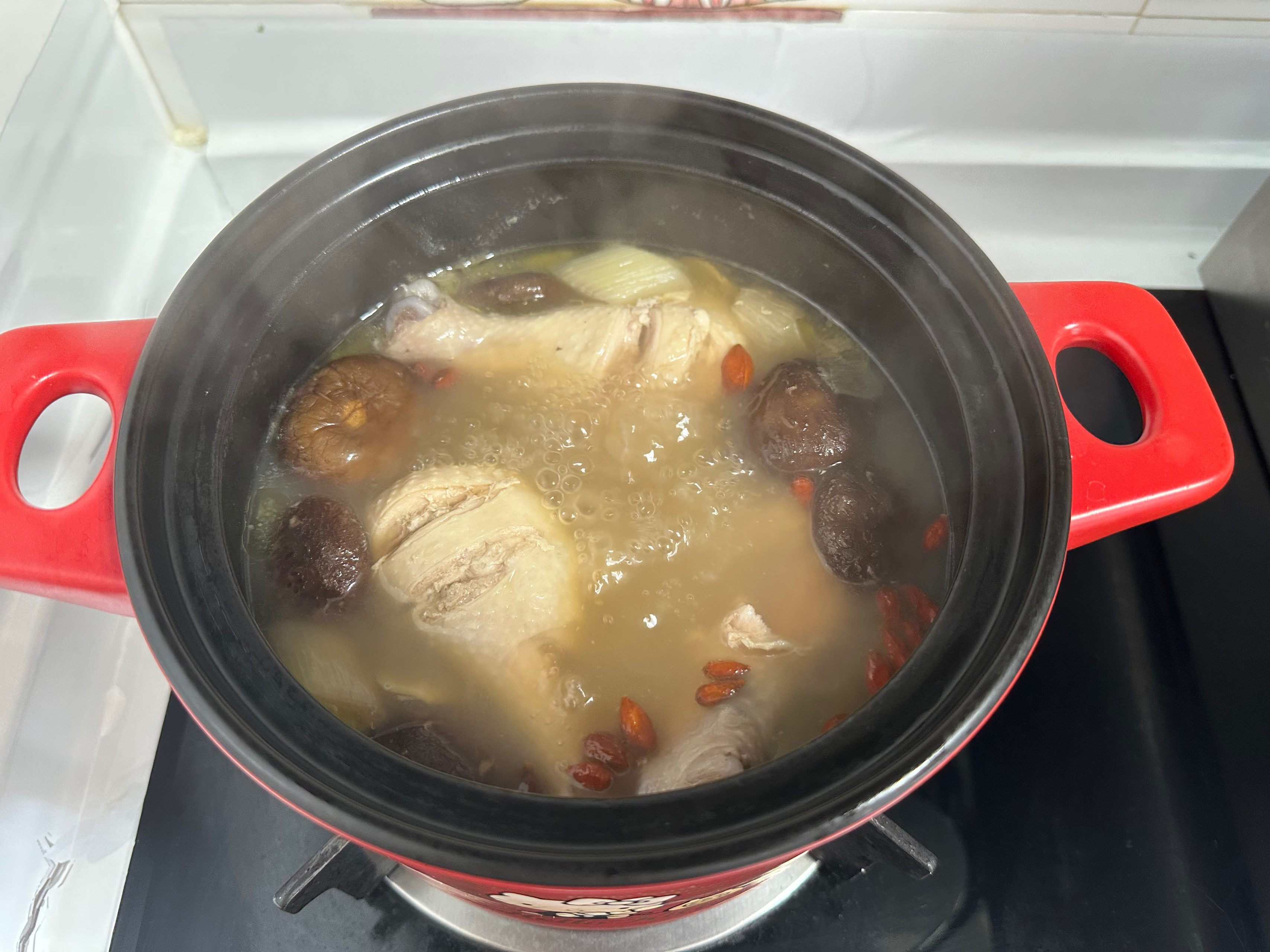 阿胶鸡腿菌菇汤的做法 步骤8