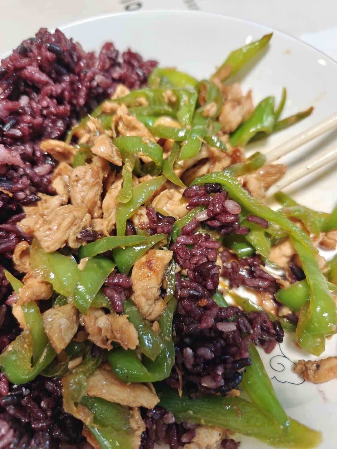 巨好吃的青椒炒鸡胸肉丝，超下饭