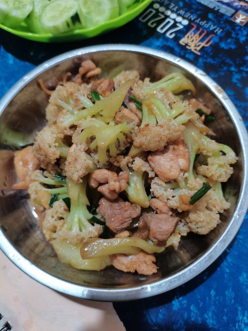 花菜炒鸡腿肉（小美版）