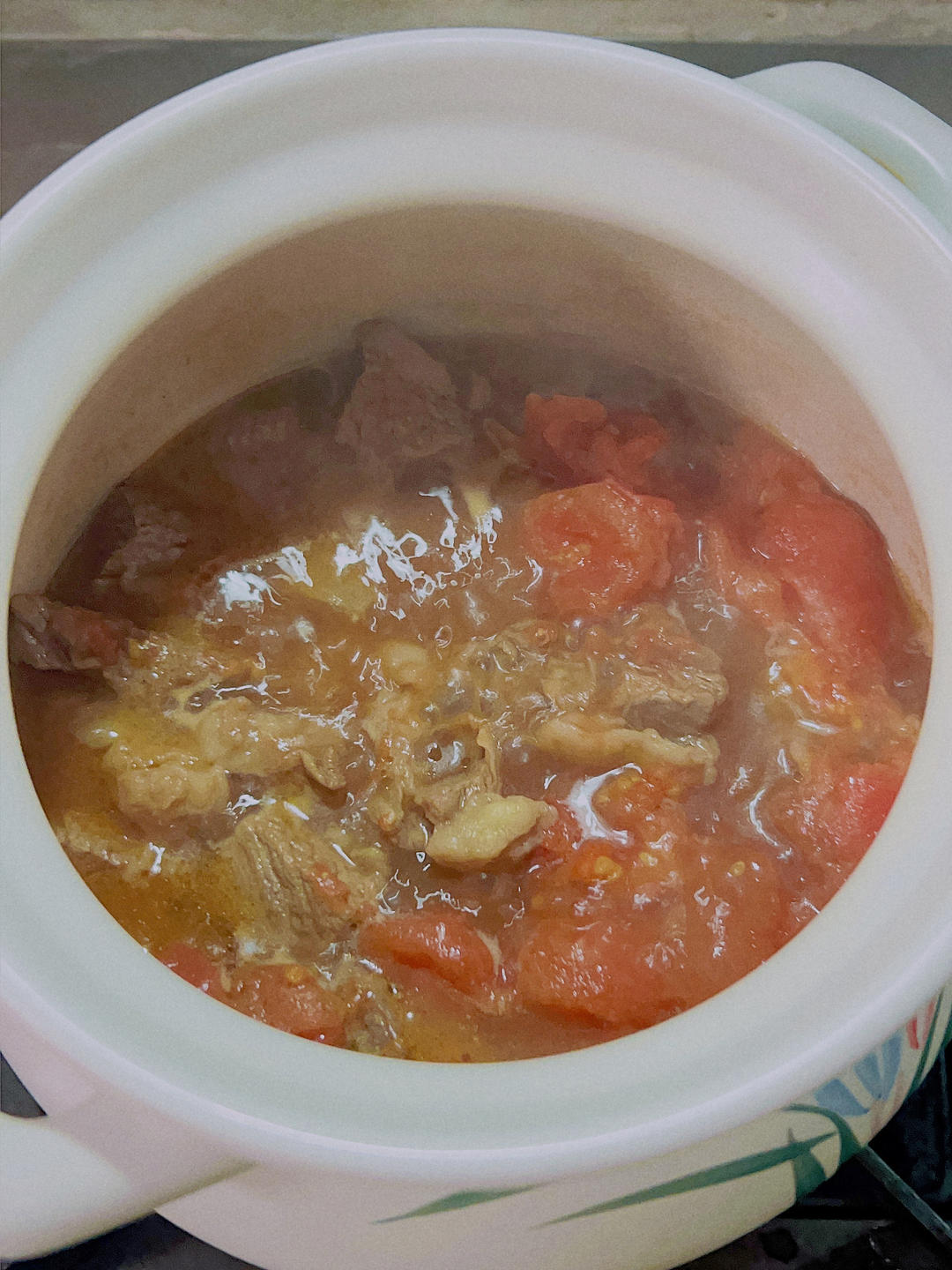 汤浓肉嫩的番茄牛腩，牛腩软烂秘法