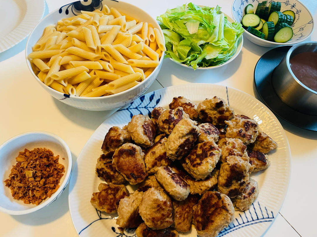 丹麦传统美食：黄油煎肉丸子 - frikadeller