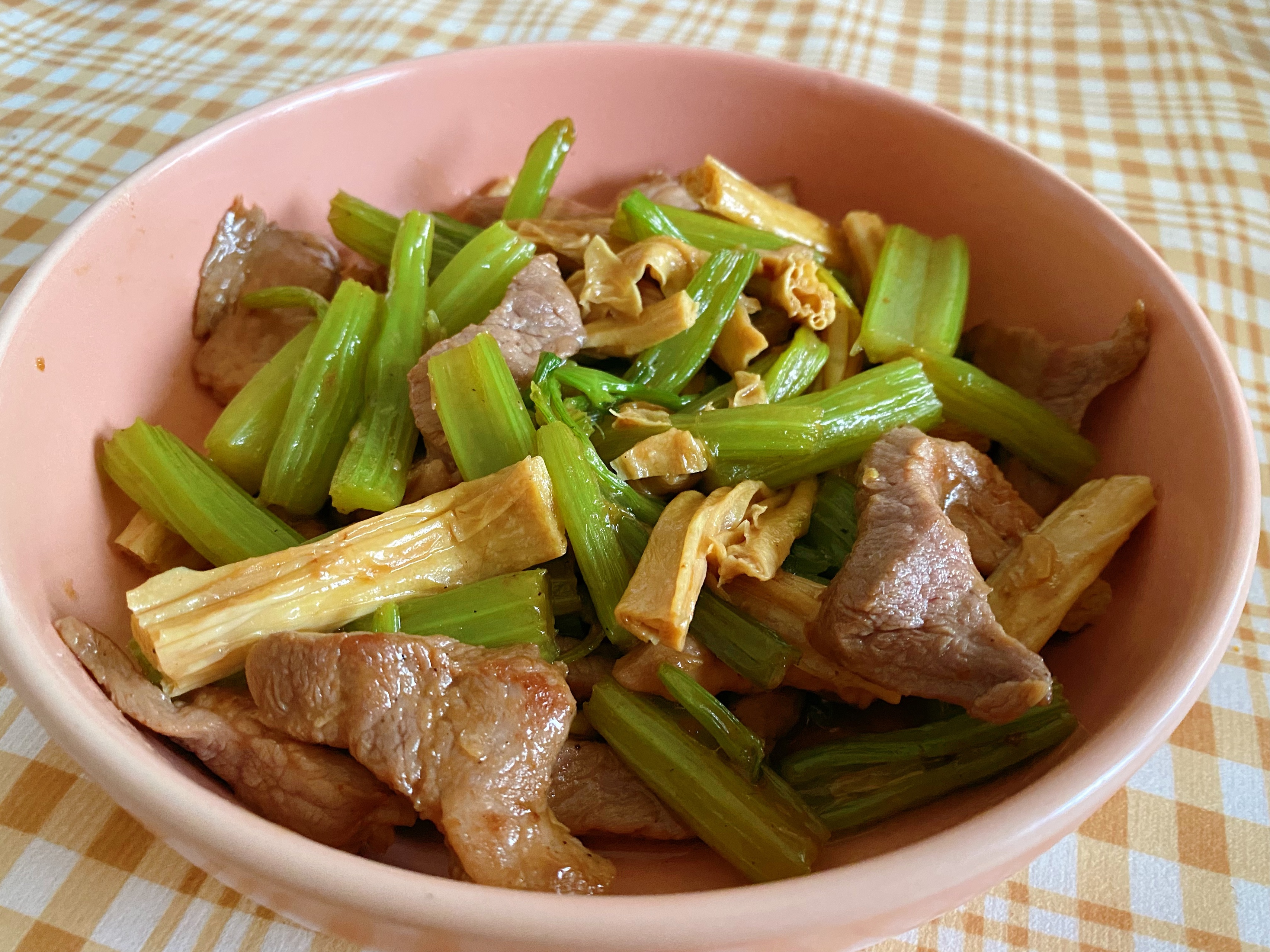芹菜腐竹炒肉
