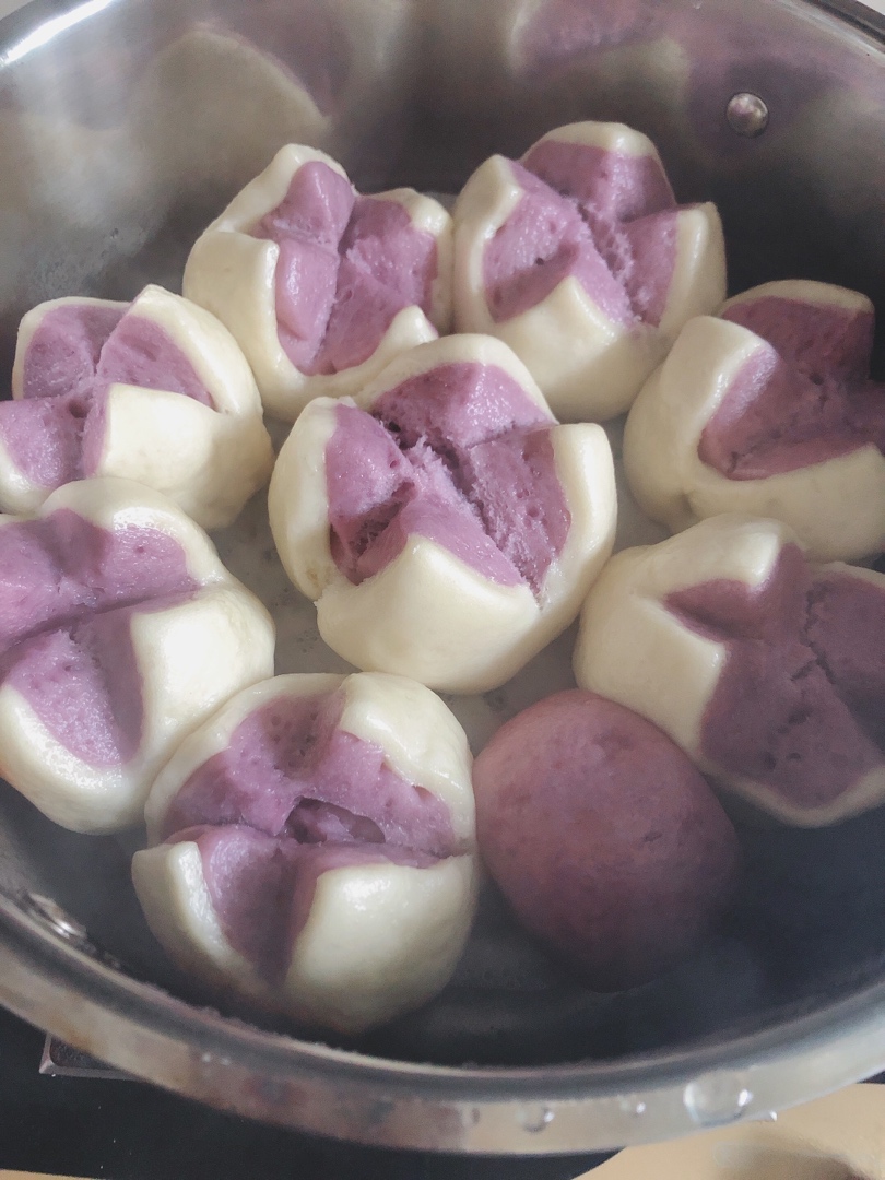 【双色开花紫薯馒头】，馒头也可以有花样儿。
