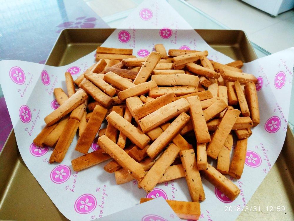 多余打发奶油的用法：香脆芝麻饼干