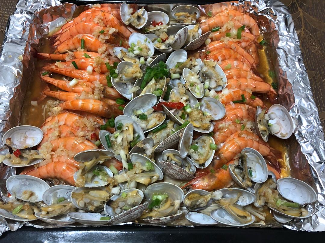 蒜蓉金针菇烤花蛤虾