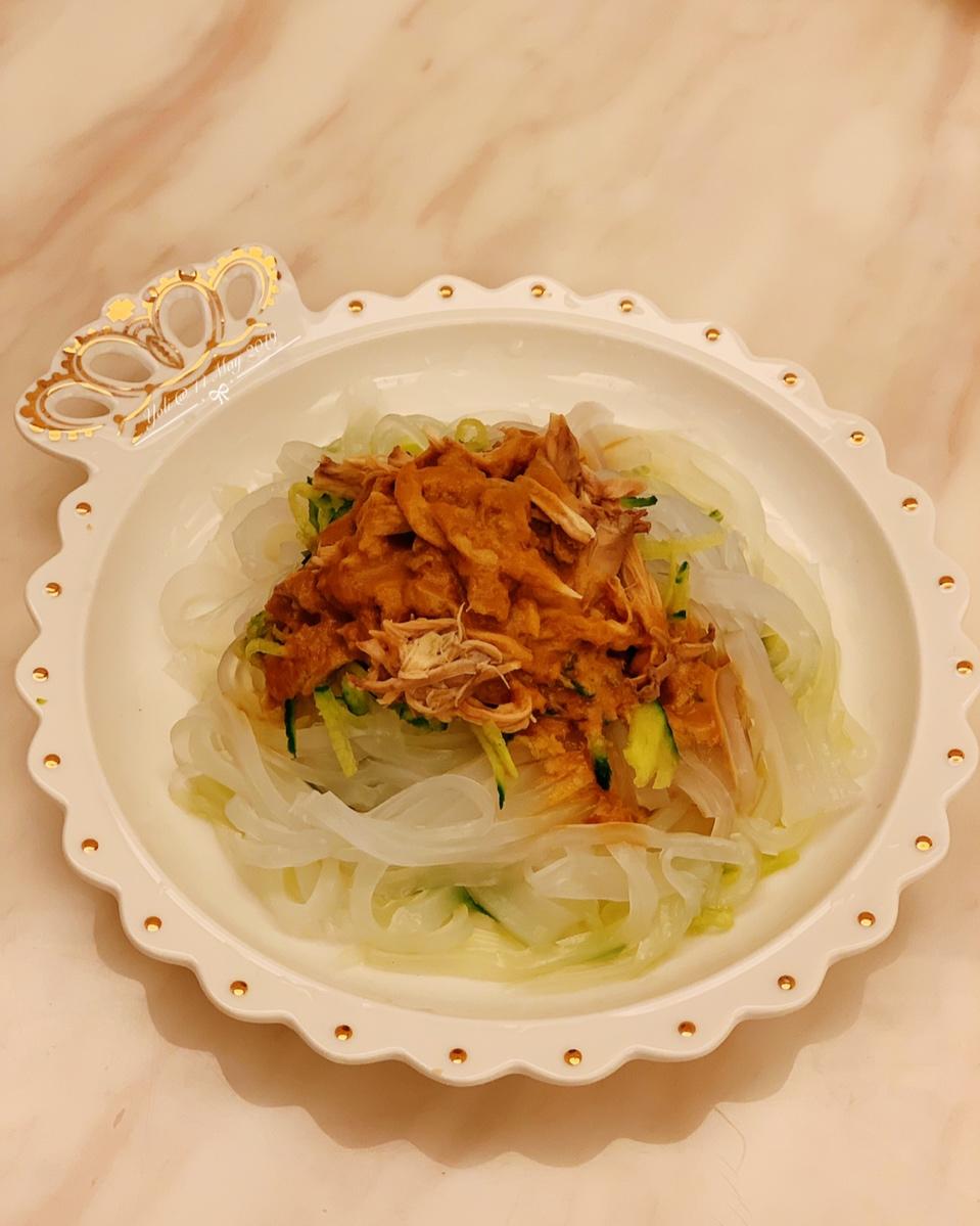 凉拌鸡丝粉皮-太阳谷菜谱