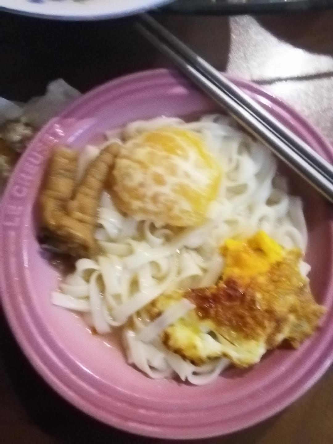 鸡蛋煮面