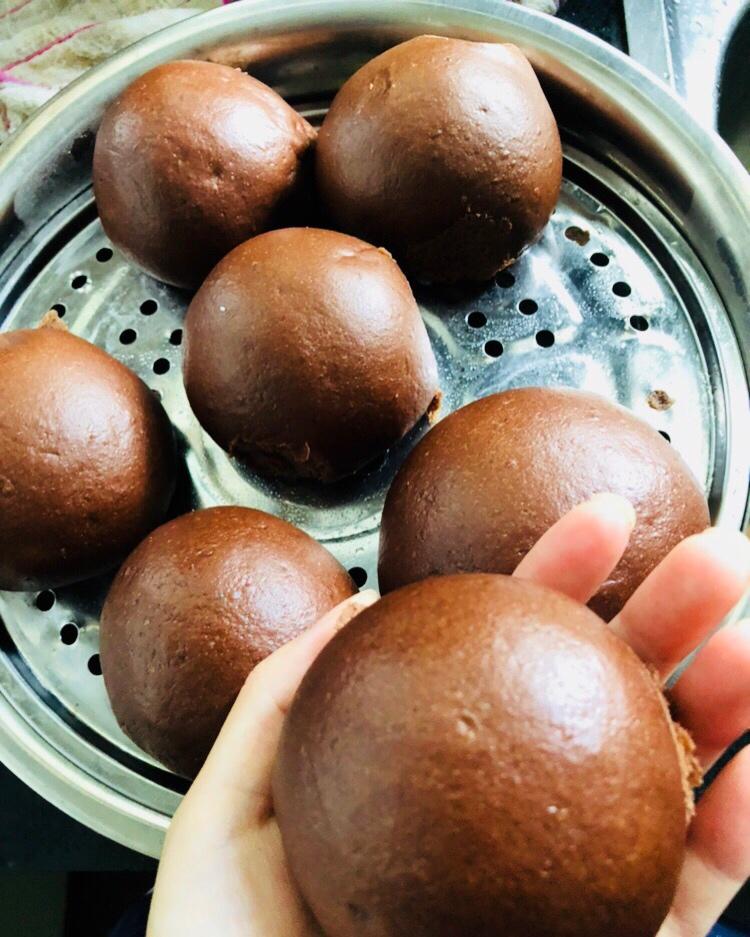 说好的緈冨_wz3u做的松软黑可可核桃馒头