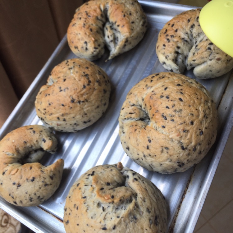 黑芝麻全麦贝果