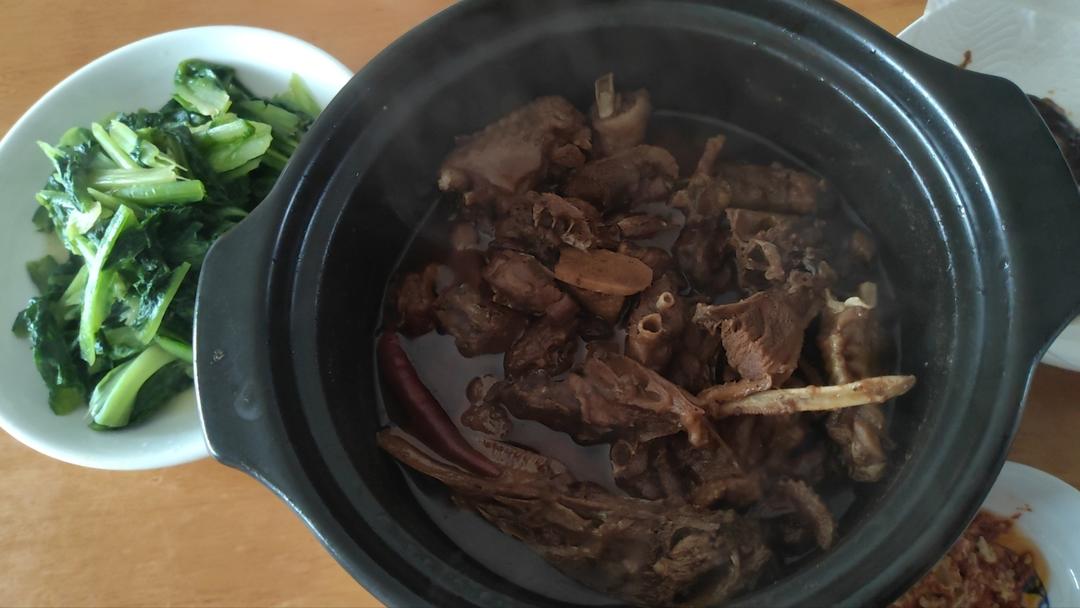 传统正宗的啤酒鸭配方和做法，鲜嫩香浓，只需炒千万不要焯水