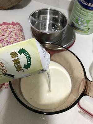 椰丝牛奶方糕(宝宝喝剩的配方奶)的做法 步骤2