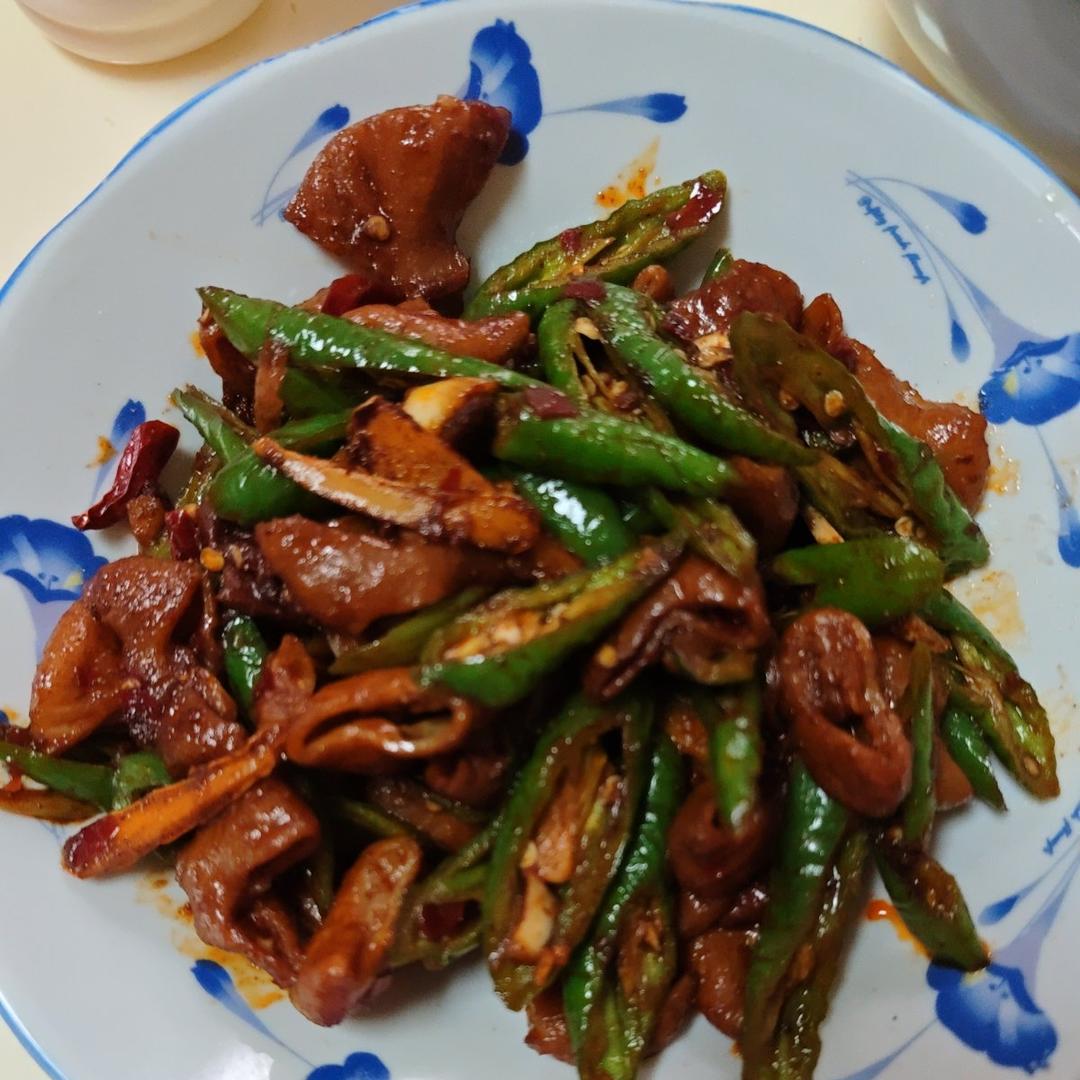 好吃到爆火爆肥肠