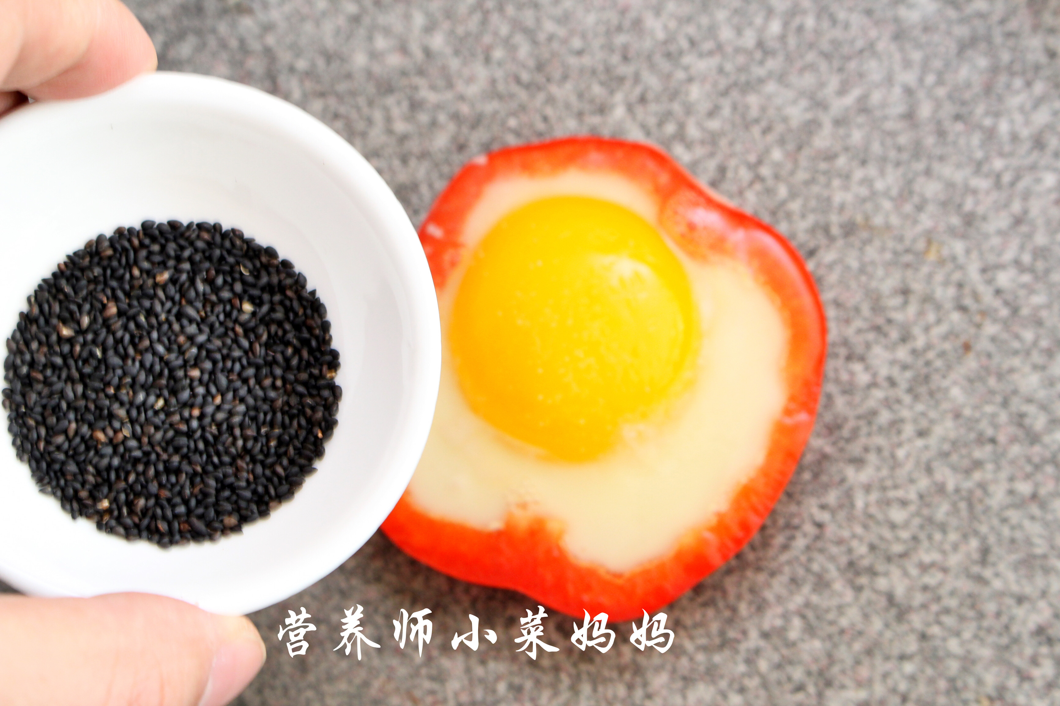 彩椒煎蛋  宝宝健康食谱的做法 步骤5