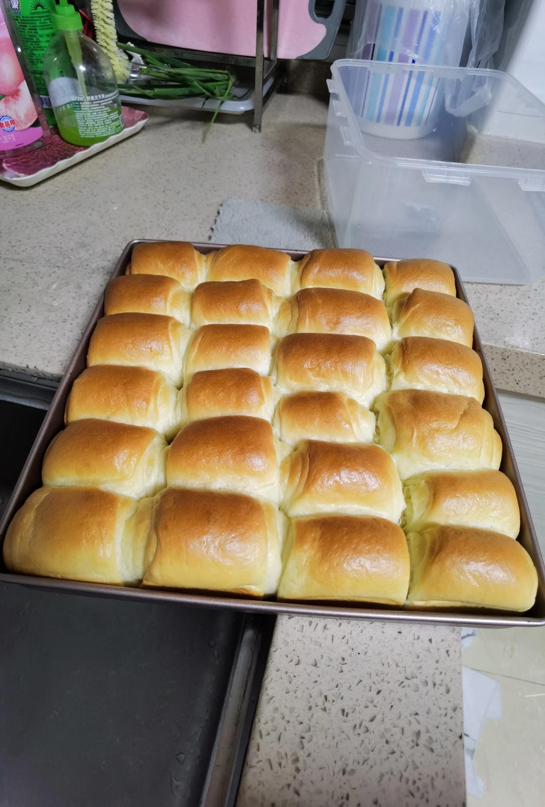 超软淡奶油小面包（餐包），一次发酵柔软拉丝，消耗淡奶油，持久柔软隔天不变硬