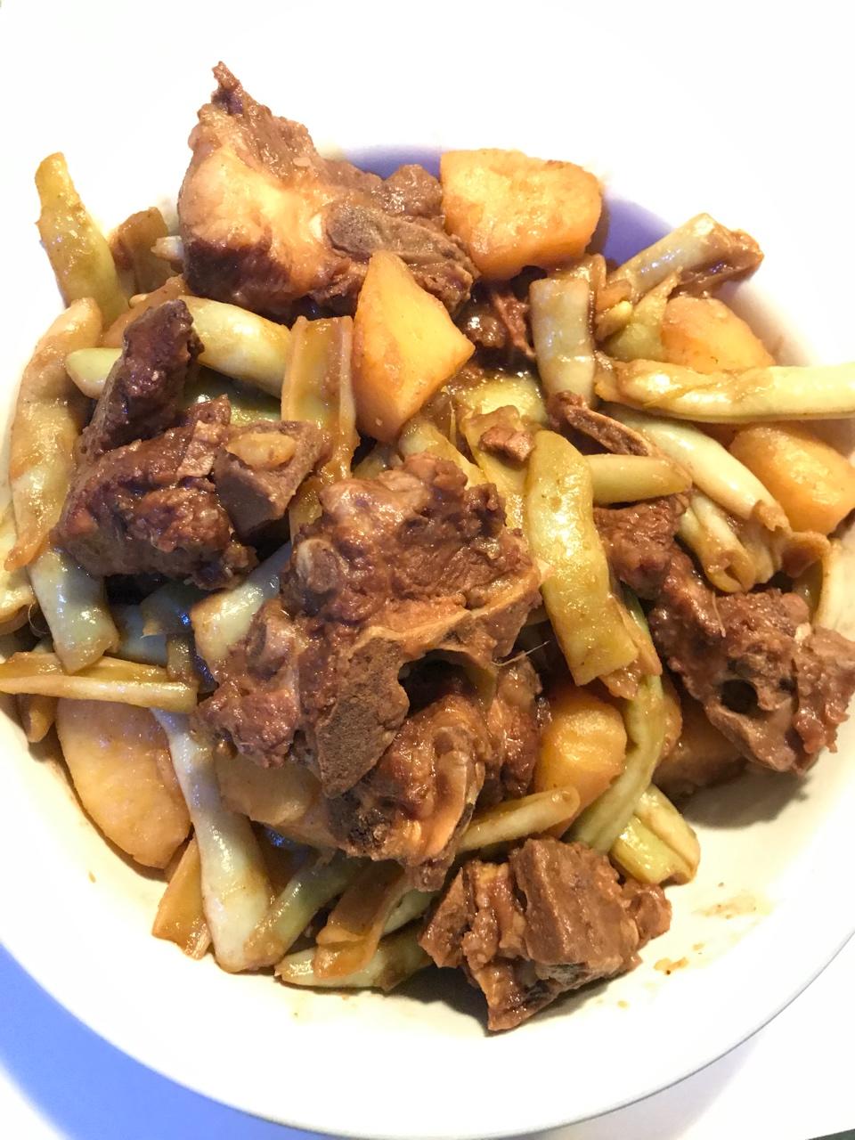 艺瑶做的排骨土豆炖芸豆