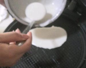 鸡蛋饼(电饼铛版)的做法 步骤3