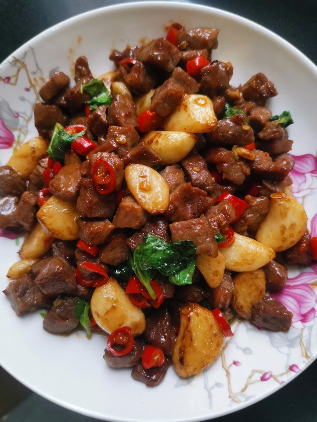 好吃到舔盘的蒜香黑椒牛肉粒