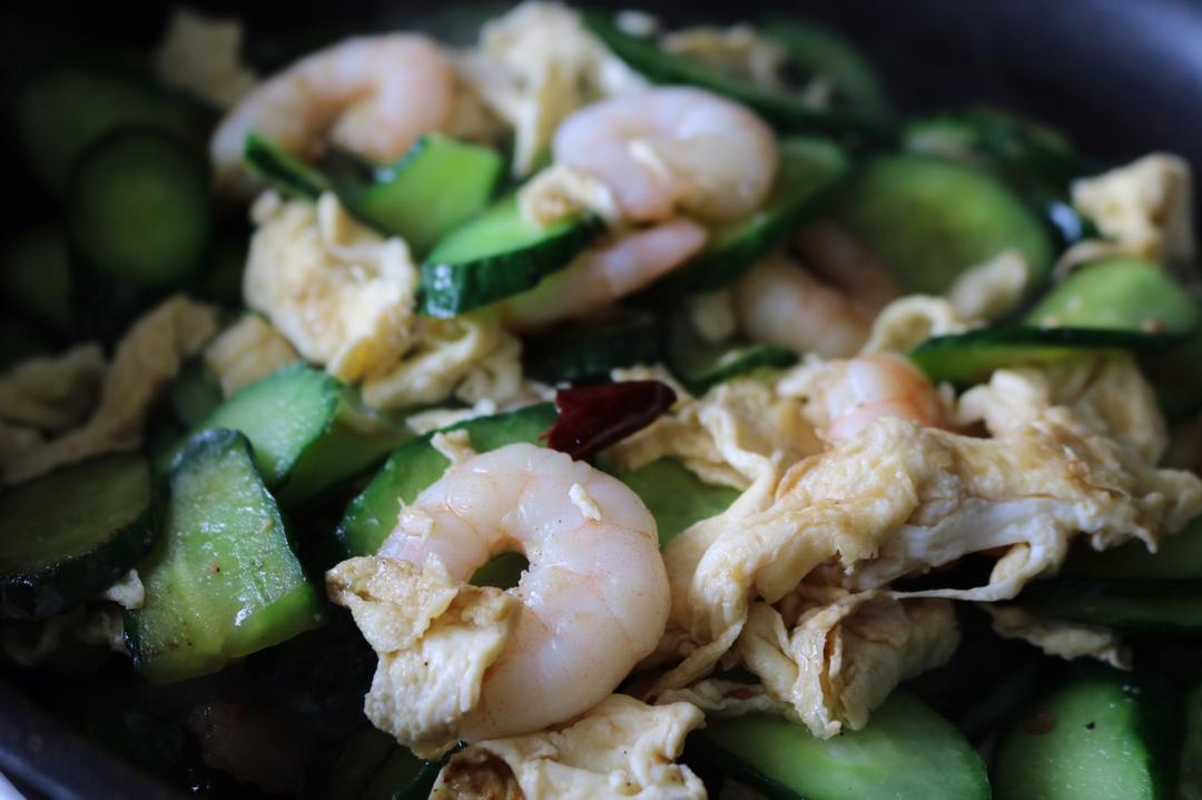 黄瓜片虾仁鸡蛋快手下饭小炒