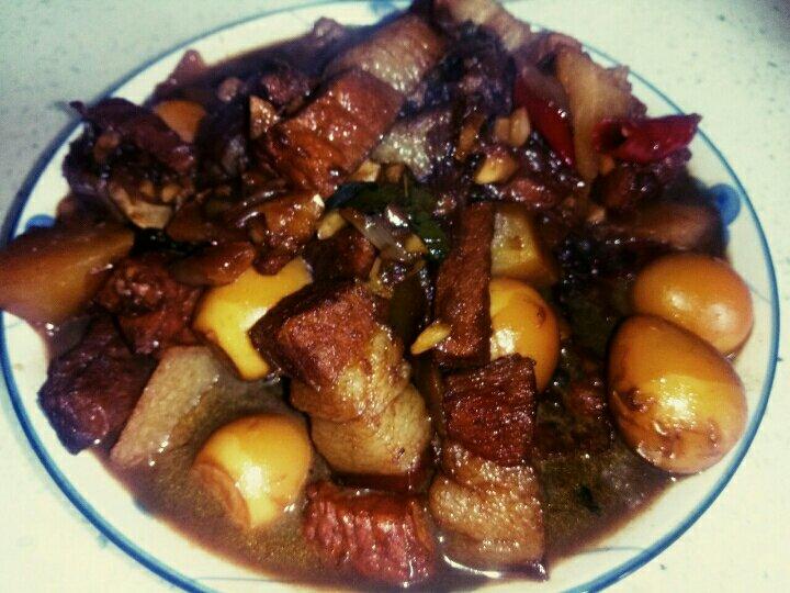 不放油的红烧肉+鹌鹑蛋
