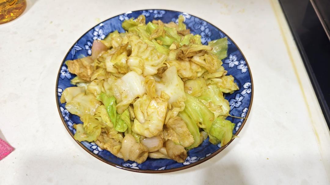 包菜这样炒才下饭，又香又好吃，次次做都光盘