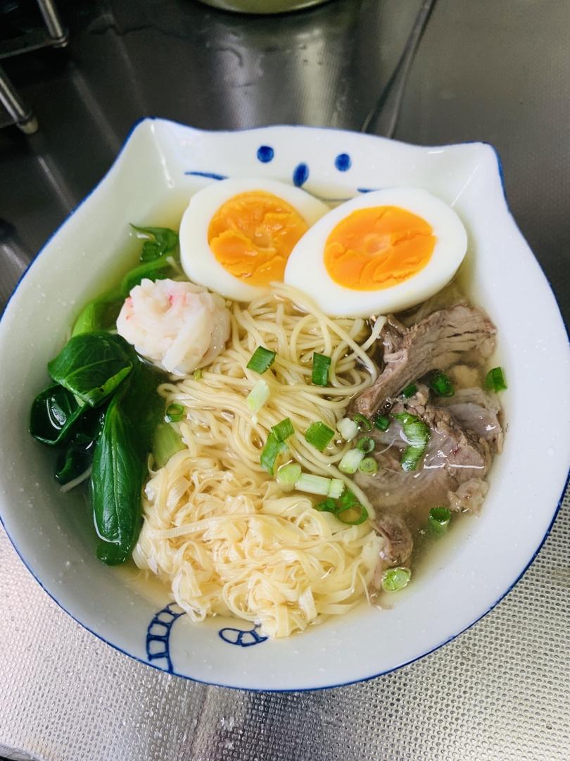 港式餐蛋虾子面加芝士蟹籽丸