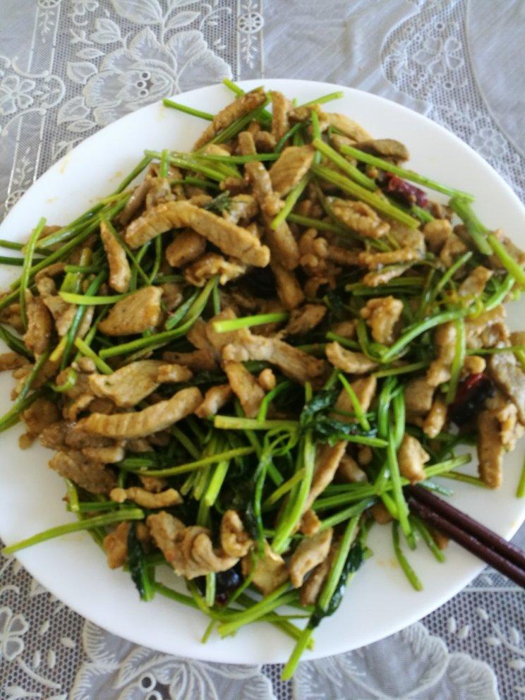 芹菜炒肉