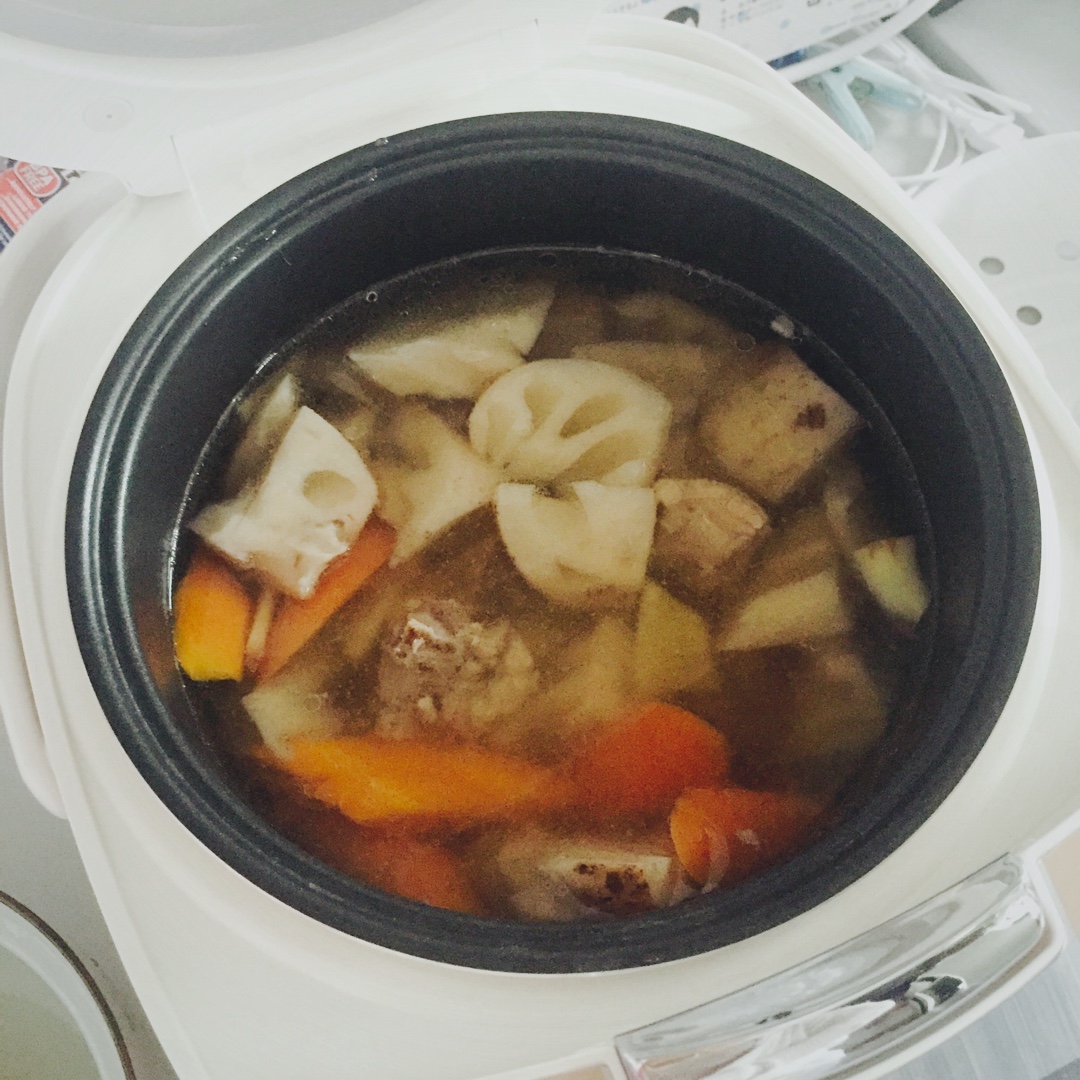 排骨胡萝卜藕汤