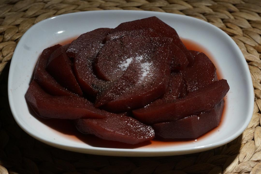 滋补清润，绛染玉红，给“梨”一点颜色~红酒雪梨 • 圆满素食