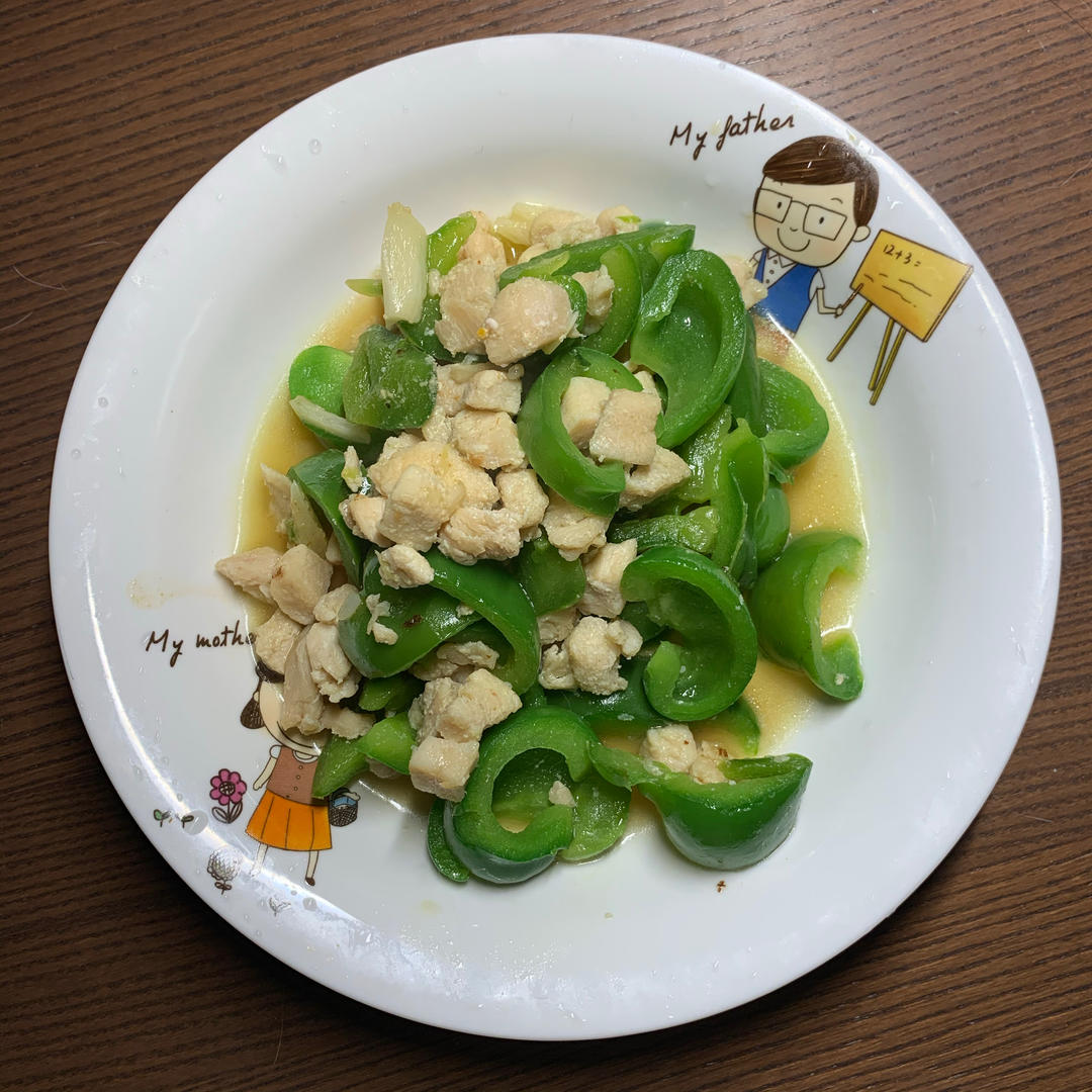 经典的家常菜，青椒炒肉丝，简单的食材也能做出如此美味