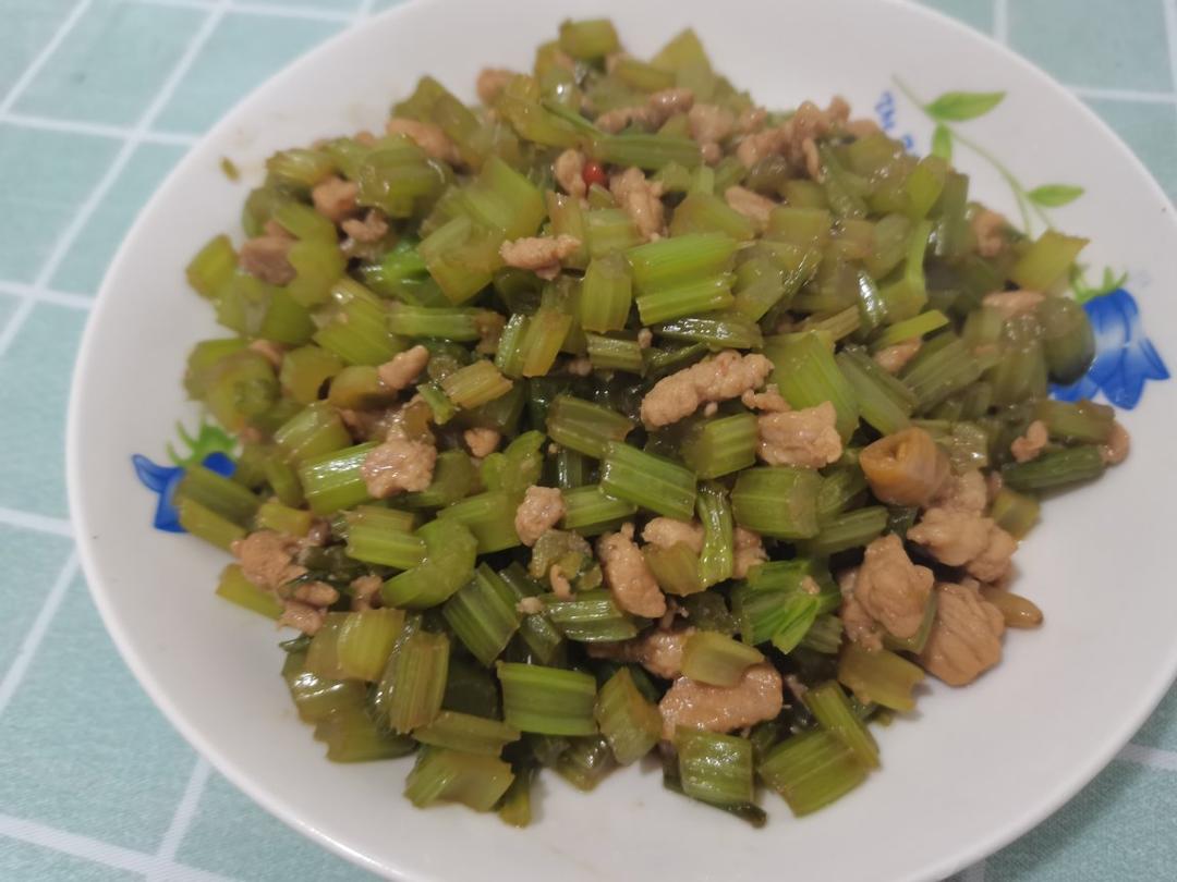 芹菜炒肉