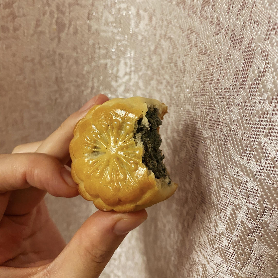 泳式芝麻月饼