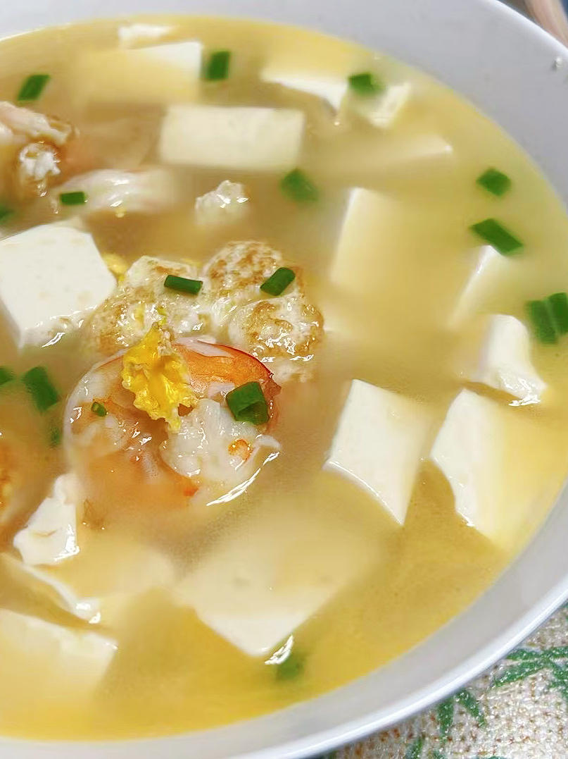 鲜虾菌菇豆腐汤
