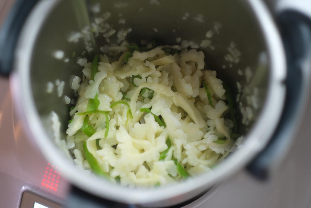 清炒苦瓜的做法 步骤3