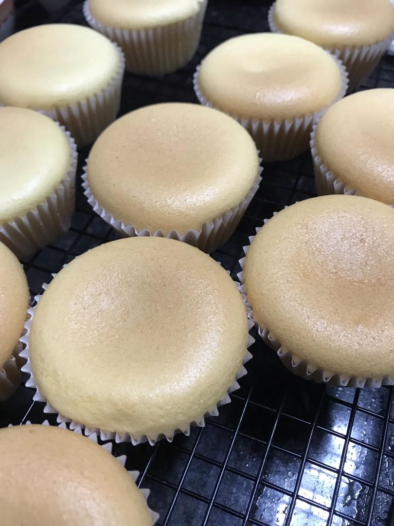 不塌，不裂，很润，很嫩的纸杯蛋糕