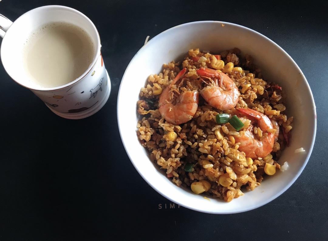 粒粒分明虾仁蛋炒饭