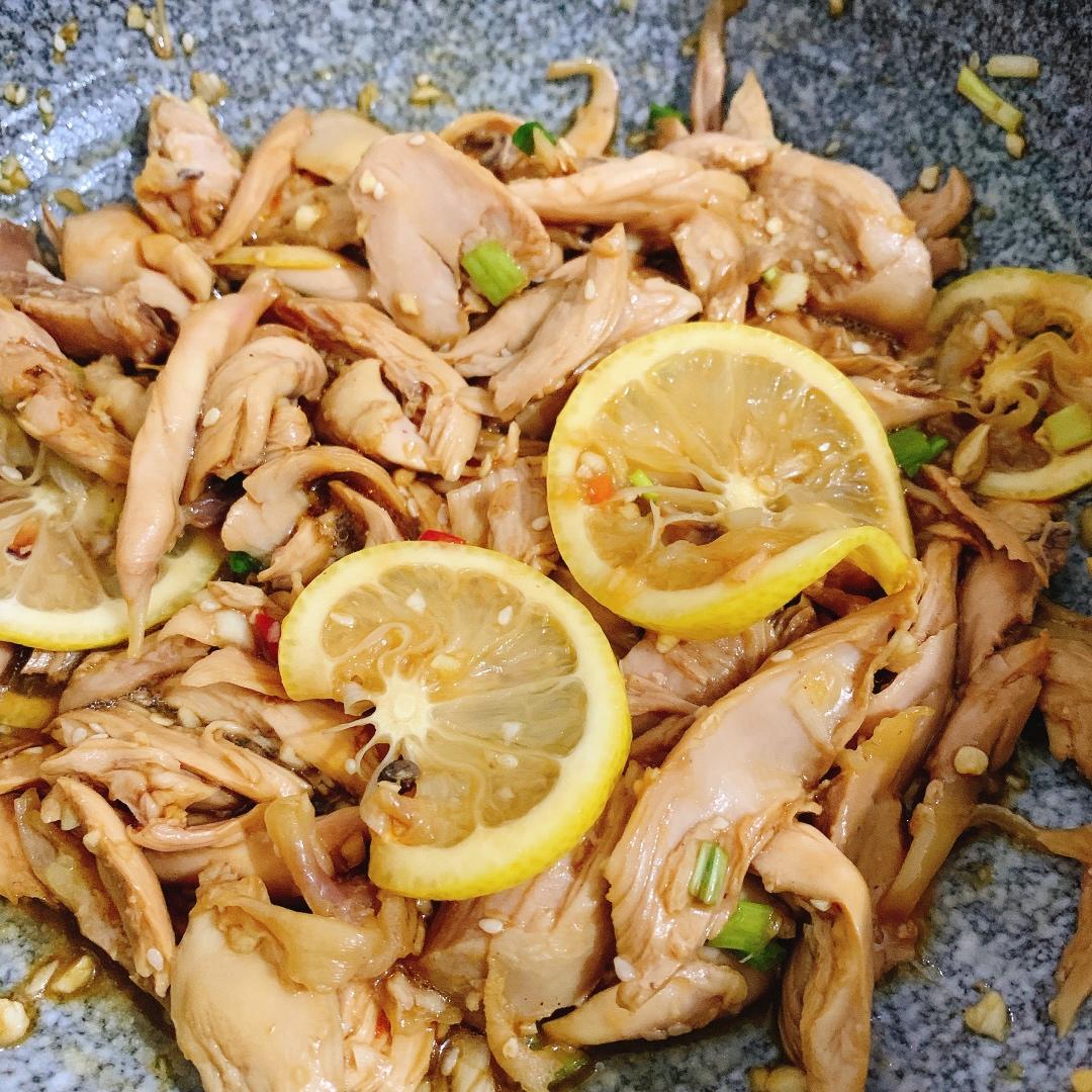 凉拌手撕鸡腿肉，好吃到天天想吃，吃不厌